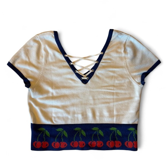 Cute cherry crop top - Picture 1 of 1